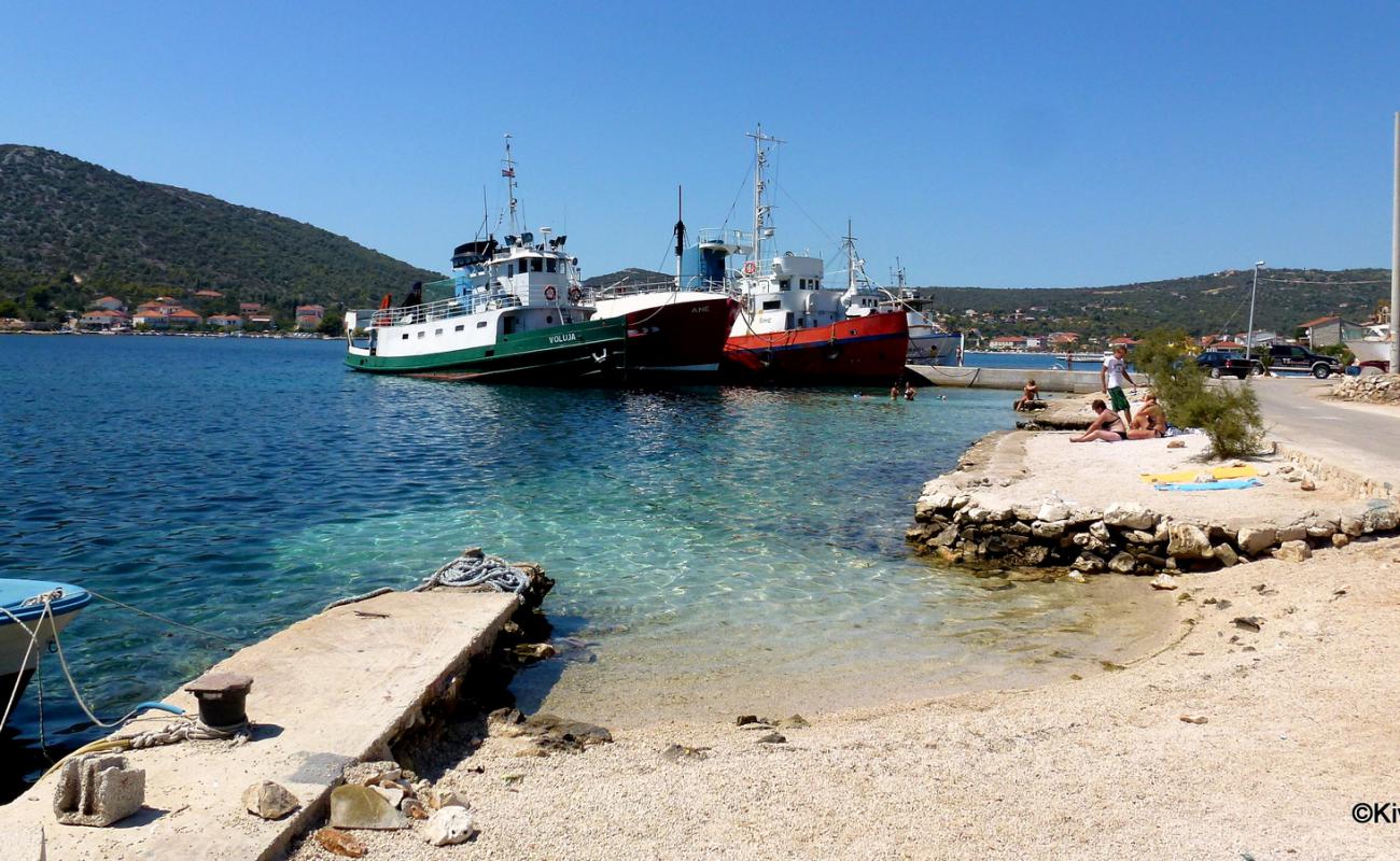 Kupinica beach'in fotoğrafı hafif ince çakıl taş yüzey ile