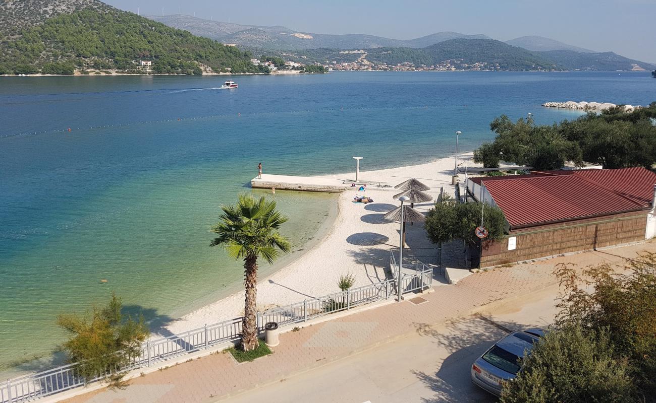 Plaza Tunjara'in fotoğrafı hafif ince çakıl taş yüzey ile