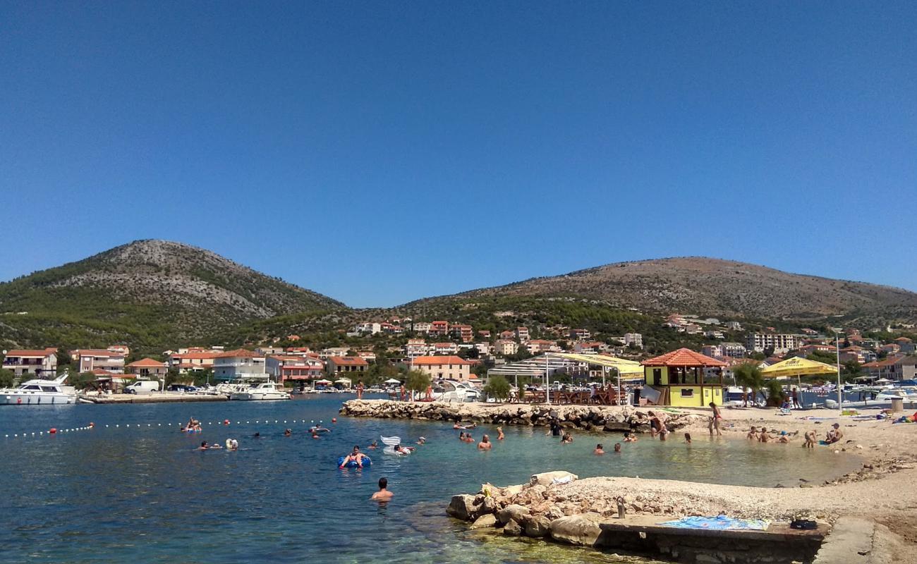 Plaza Vranjica'in fotoğrafı hafif ince çakıl taş yüzey ile