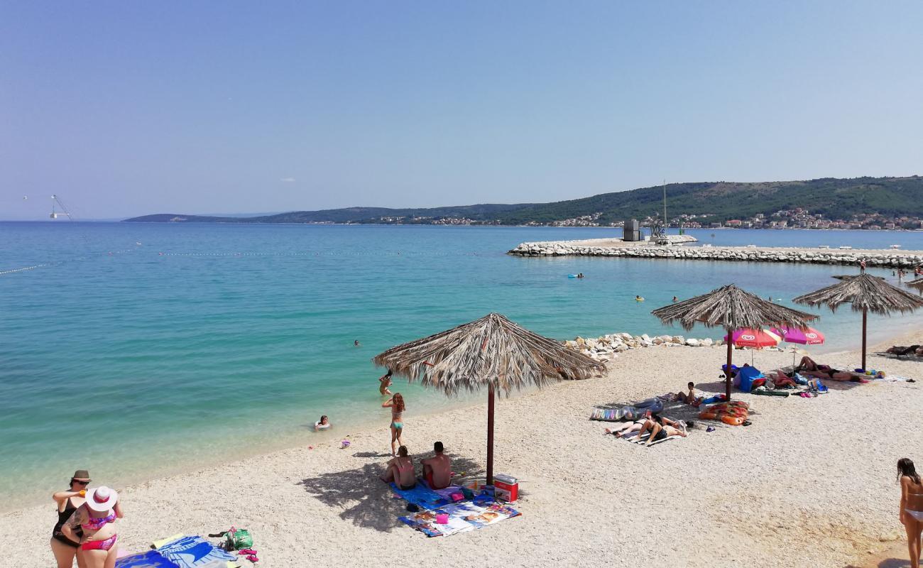 Divulje Plajı'in fotoğrafı hafif ince çakıl taş yüzey ile