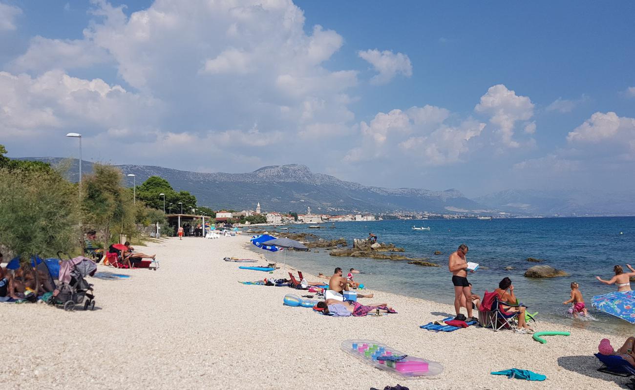 Plaza Bijacka Kastel'in fotoğrafı bej çakıl yüzey ile