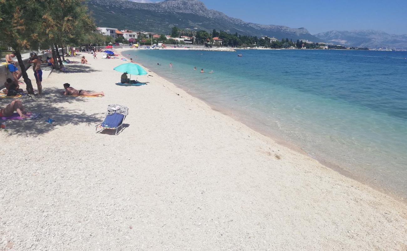 Dardin beach'in fotoğrafı hafif ince çakıl taş yüzey ile