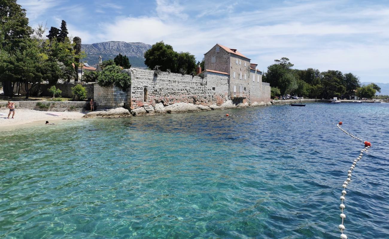 Sumica beach'in fotoğrafı küçük bej çakıl yüzey ile
