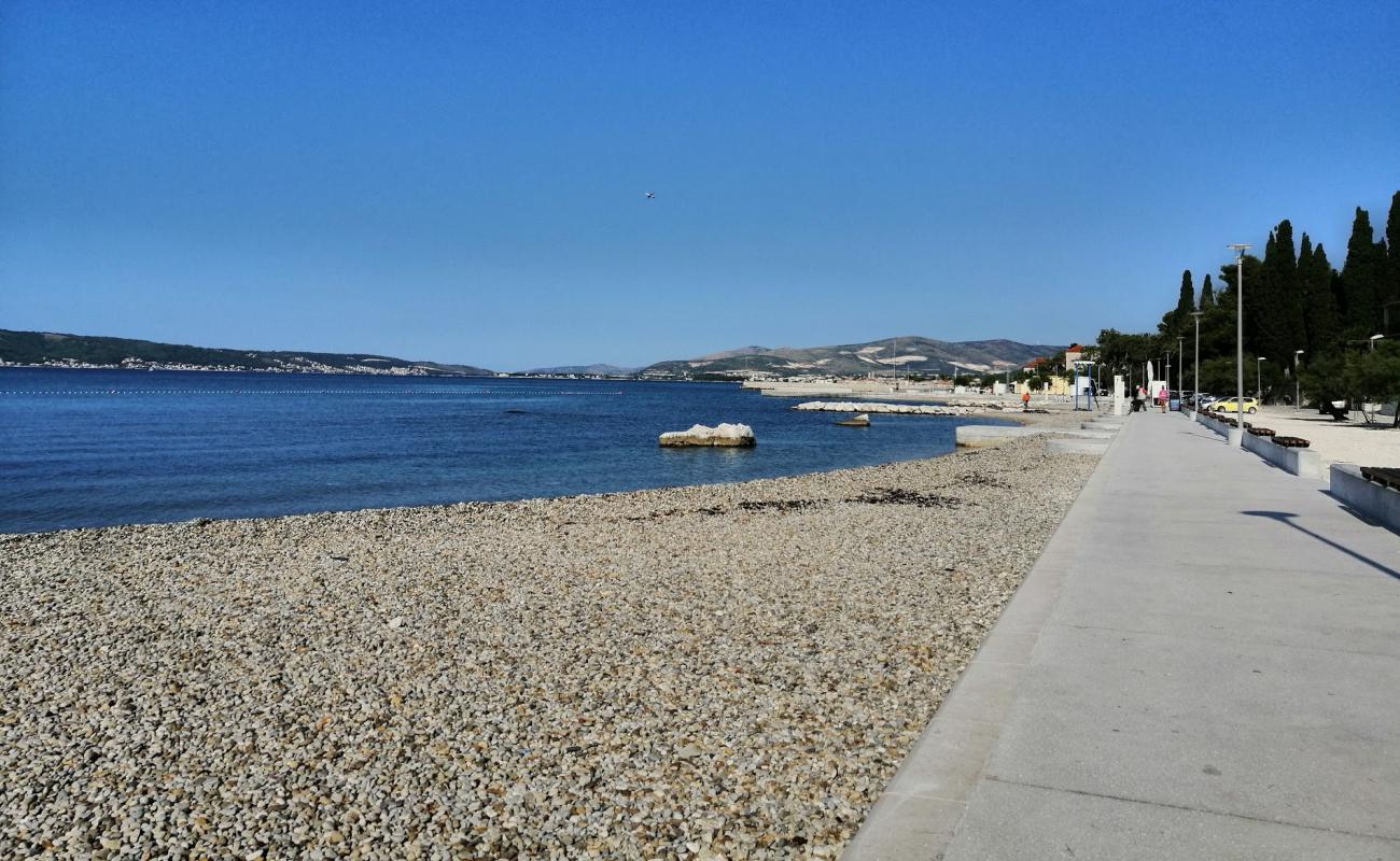 Ostrog beach'in fotoğrafı hafif çakıl yüzey ile