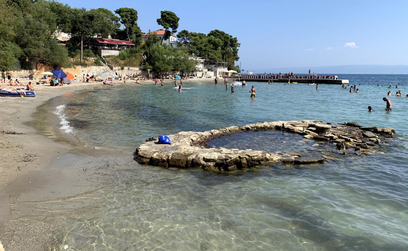 Firule beach'in fotoğrafı i̇nce kahverengi kum yüzey ile