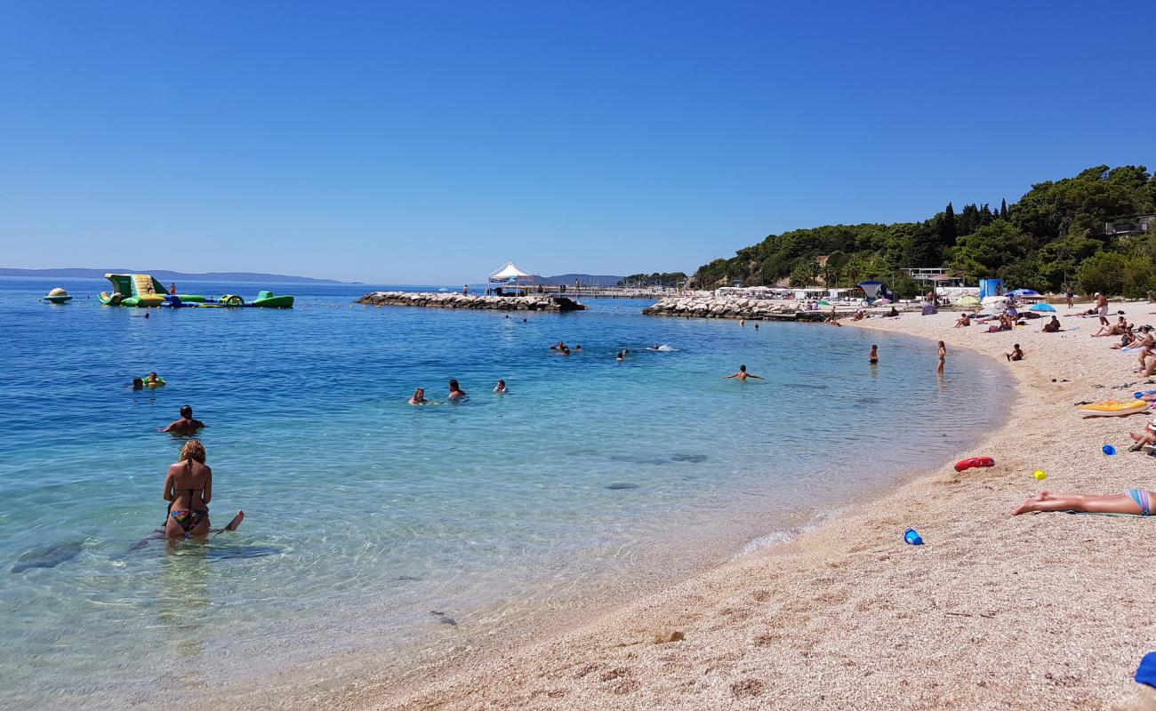 Znjan City beach'in fotoğrafı hafif ince çakıl taş yüzey ile