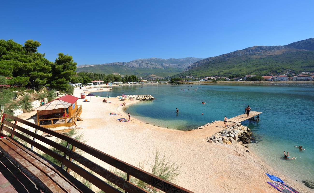 Stobrec beach'in fotoğrafı hafif ince çakıl taş yüzey ile