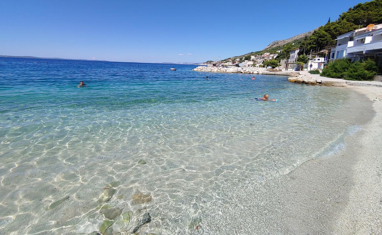 Poseidon beach'in fotoğrafı hafif ince çakıl taş yüzey ile