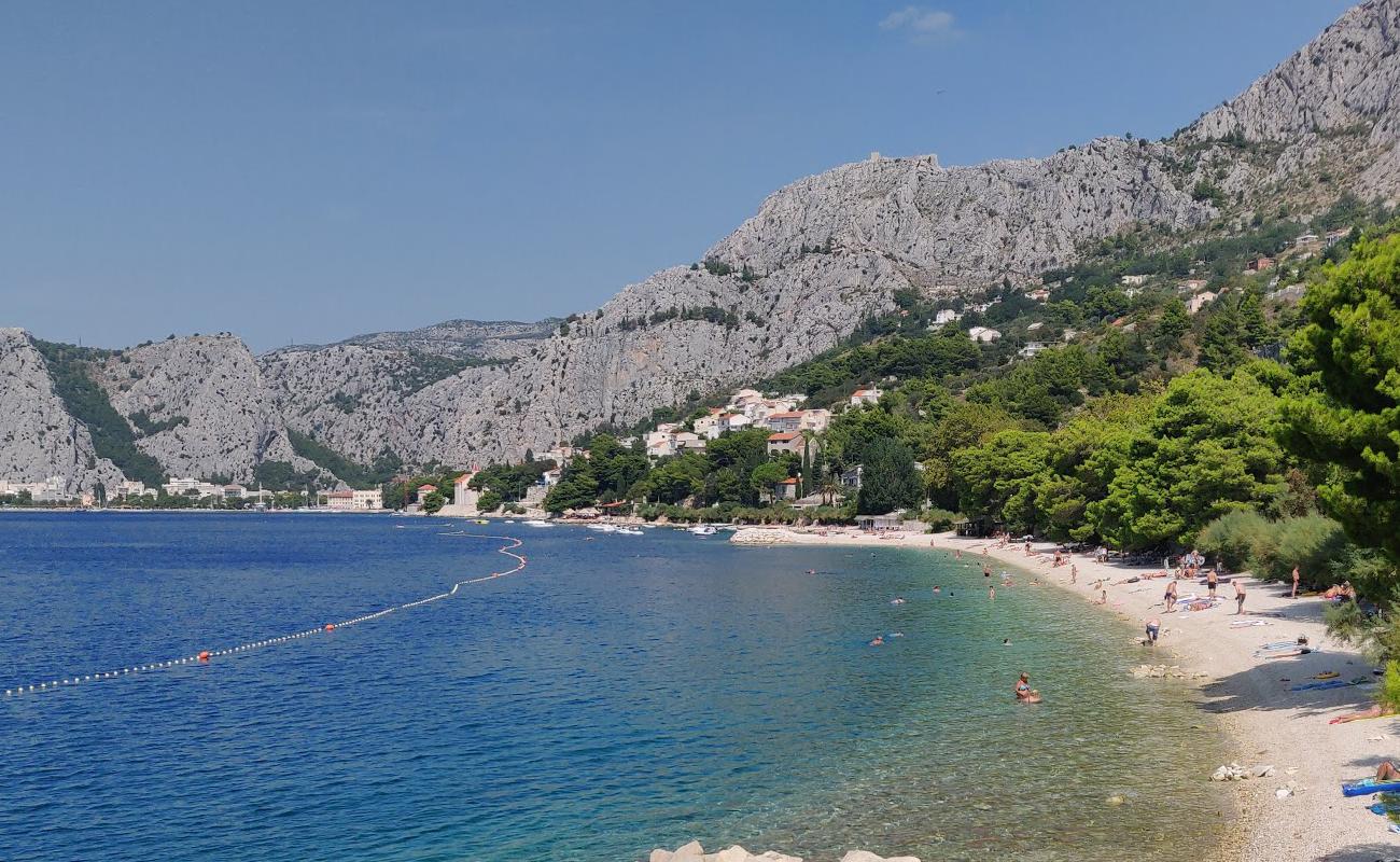 Brzet beach'in fotoğrafı hafif ince çakıl taş yüzey ile