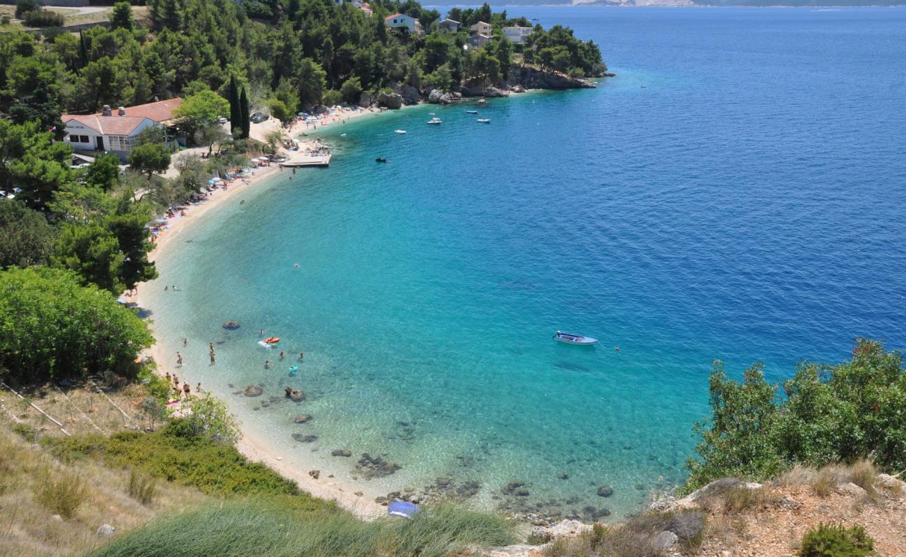 Plaza Mala Luka'in fotoğrafı hafif ince çakıl taş yüzey ile