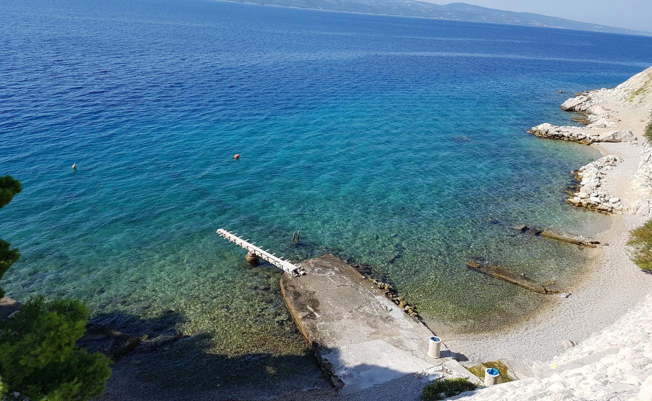 Lokva beach'in fotoğrafı bej çakıl yüzey ile