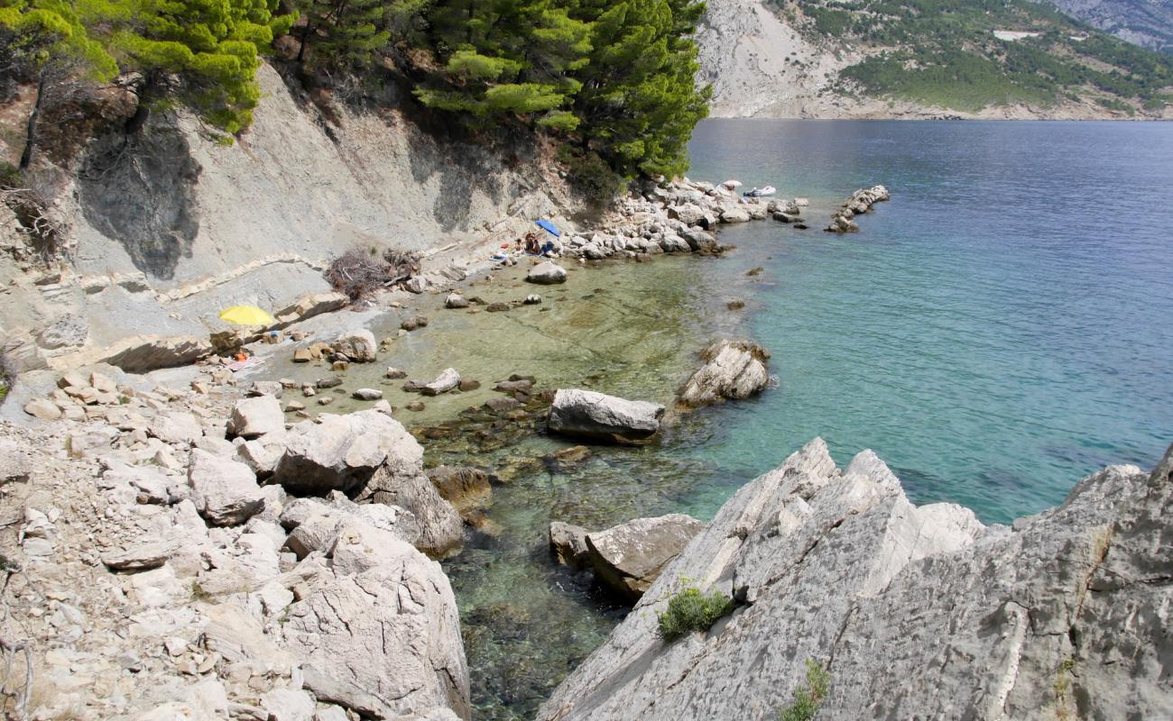 Vruje II beach'in fotoğrafı bej çakıl yüzey ile