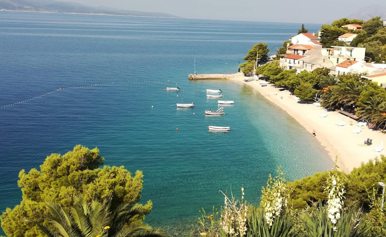 Zal beach'in fotoğrafı hafif çakıl yüzey ile