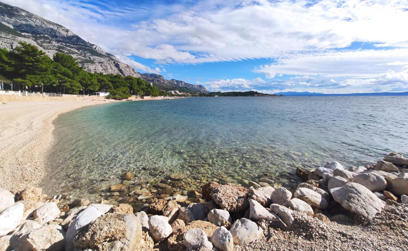 Plaza Bilosevac'in fotoğrafı bej kum ve kayalar yüzey ile