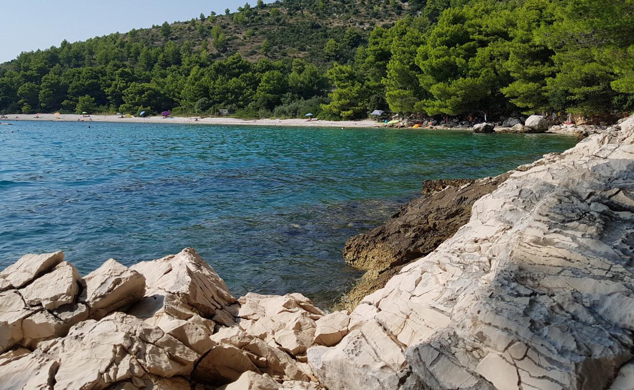 Plaza Vira'in fotoğrafı hafif çakıl yüzey ile