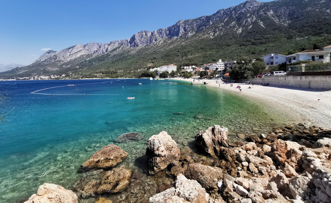 Gradac beach'in fotoğrafı bej çakıl yüzey ile