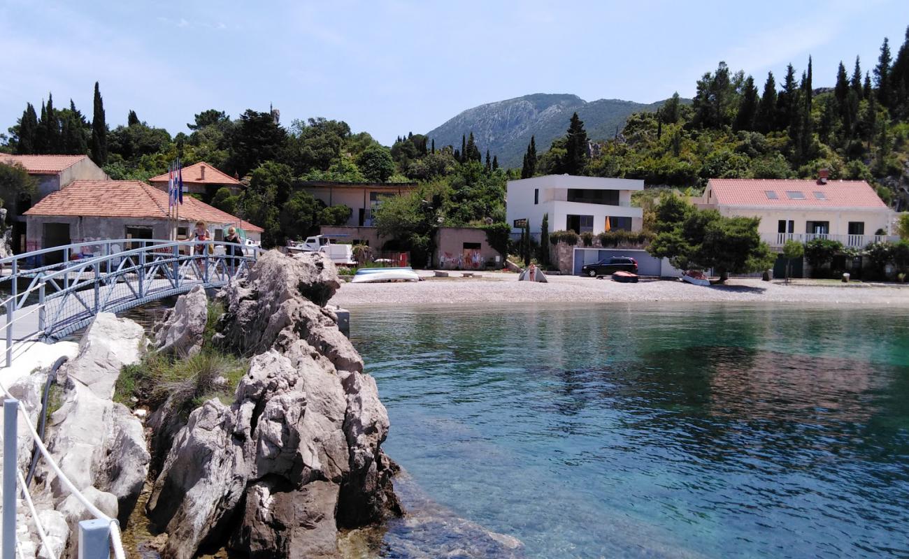 Riba beach'in fotoğrafı çakıl ile kum yüzey ile