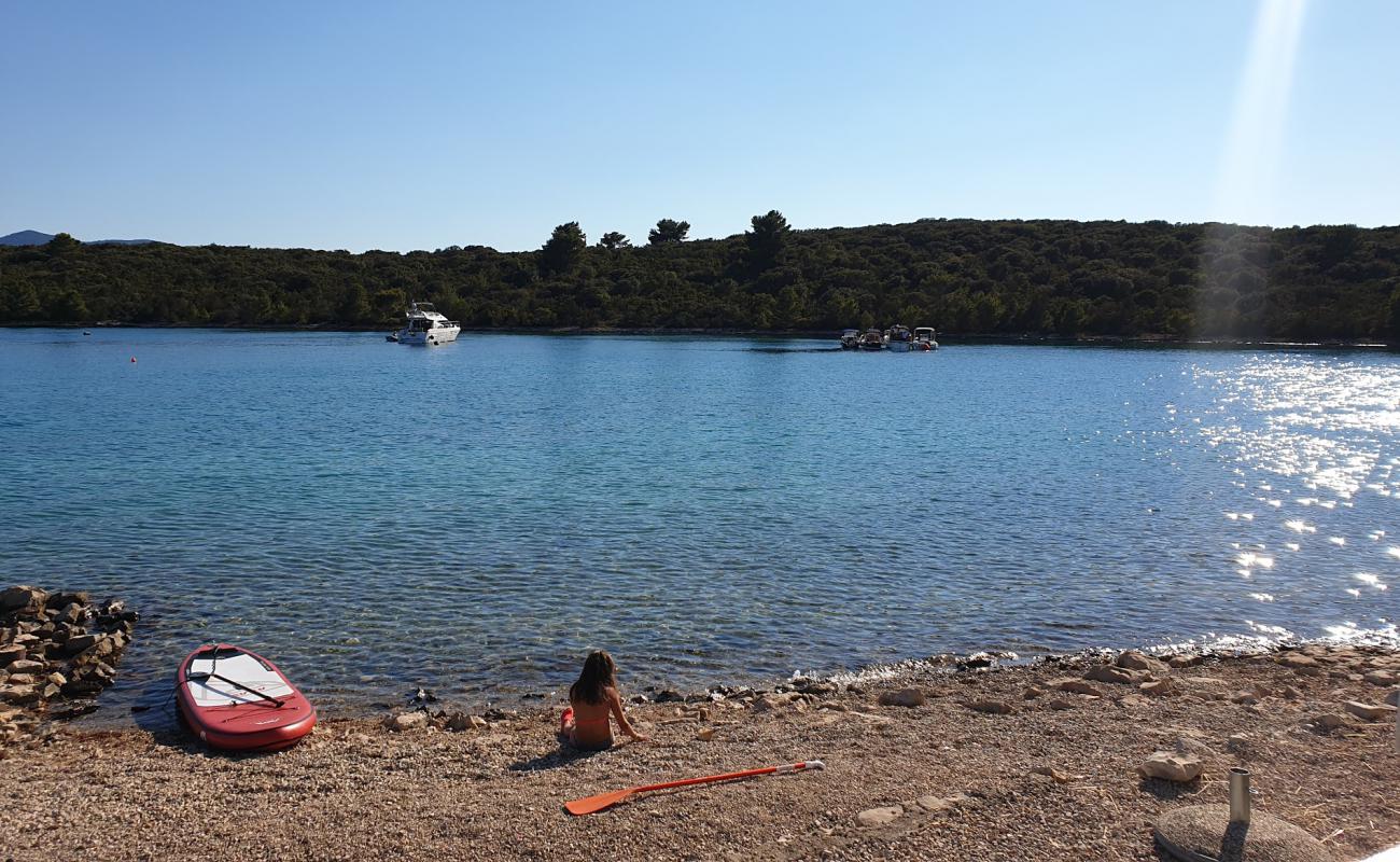 Bili beach'in fotoğrafı taşlar yüzey ile