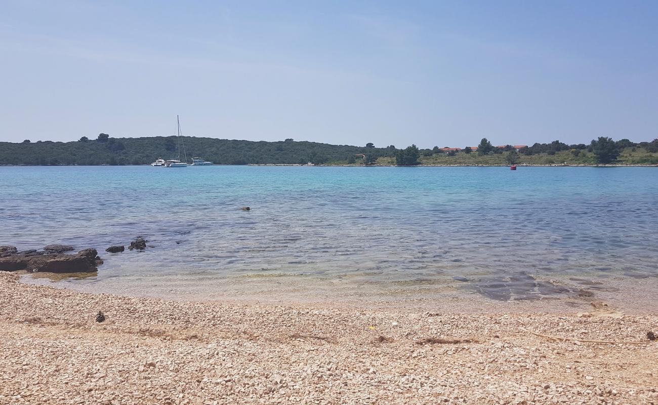 Kamenica beach'in fotoğrafı parlak kum ve kayalar yüzey ile