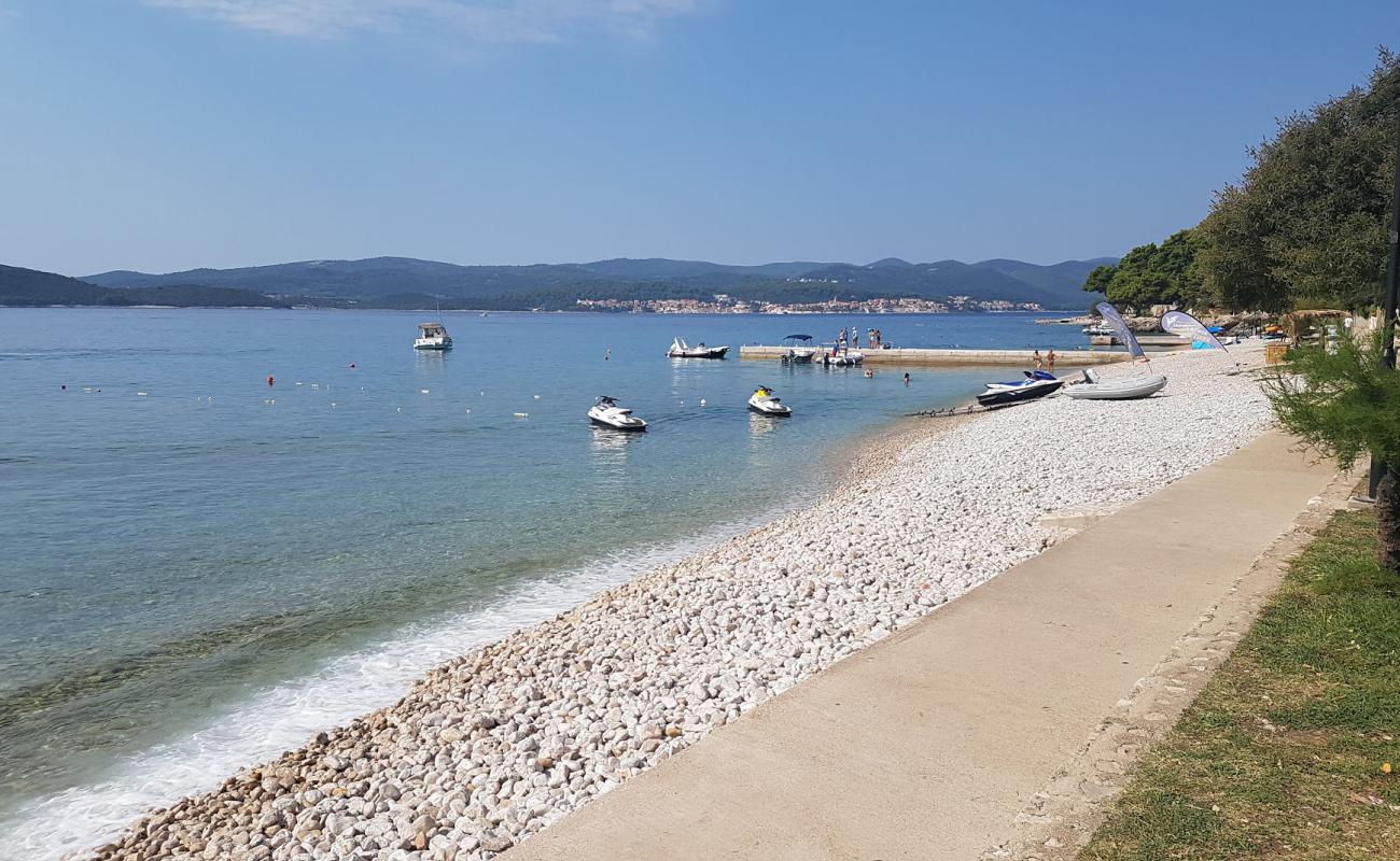 Plaza Perna II'in fotoğrafı hafif çakıl yüzey ile