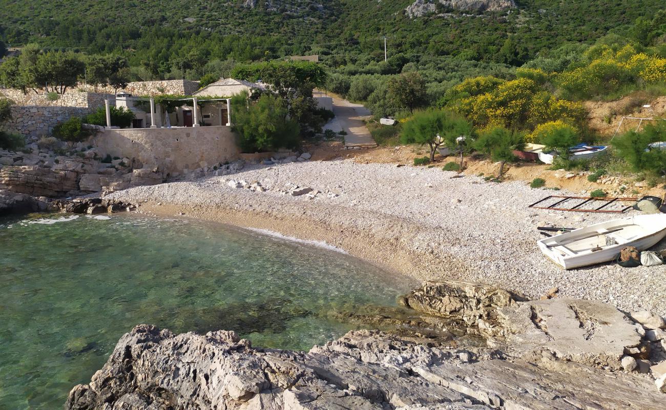 Plaza Ovrata'in fotoğrafı hafif çakıl yüzey ile