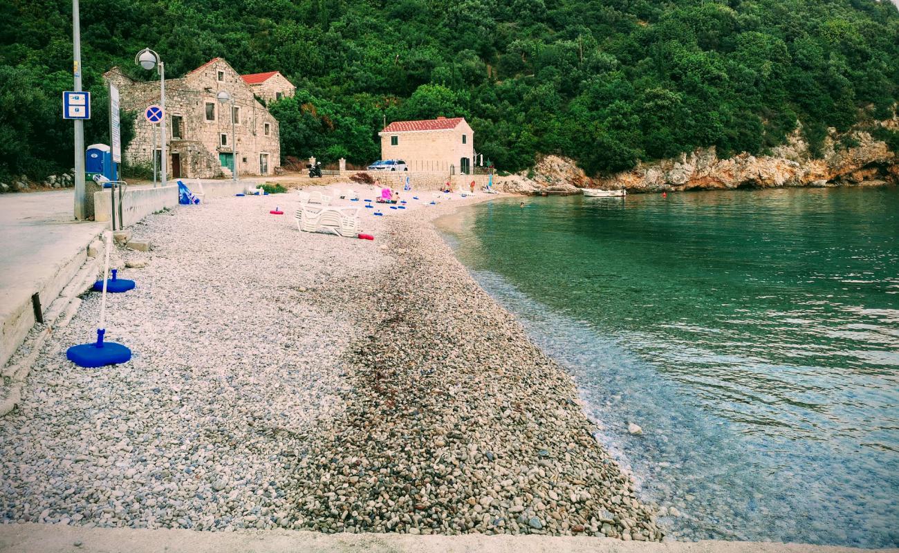 Brsecine Harbour'in fotoğrafı hafif çakıl yüzey ile