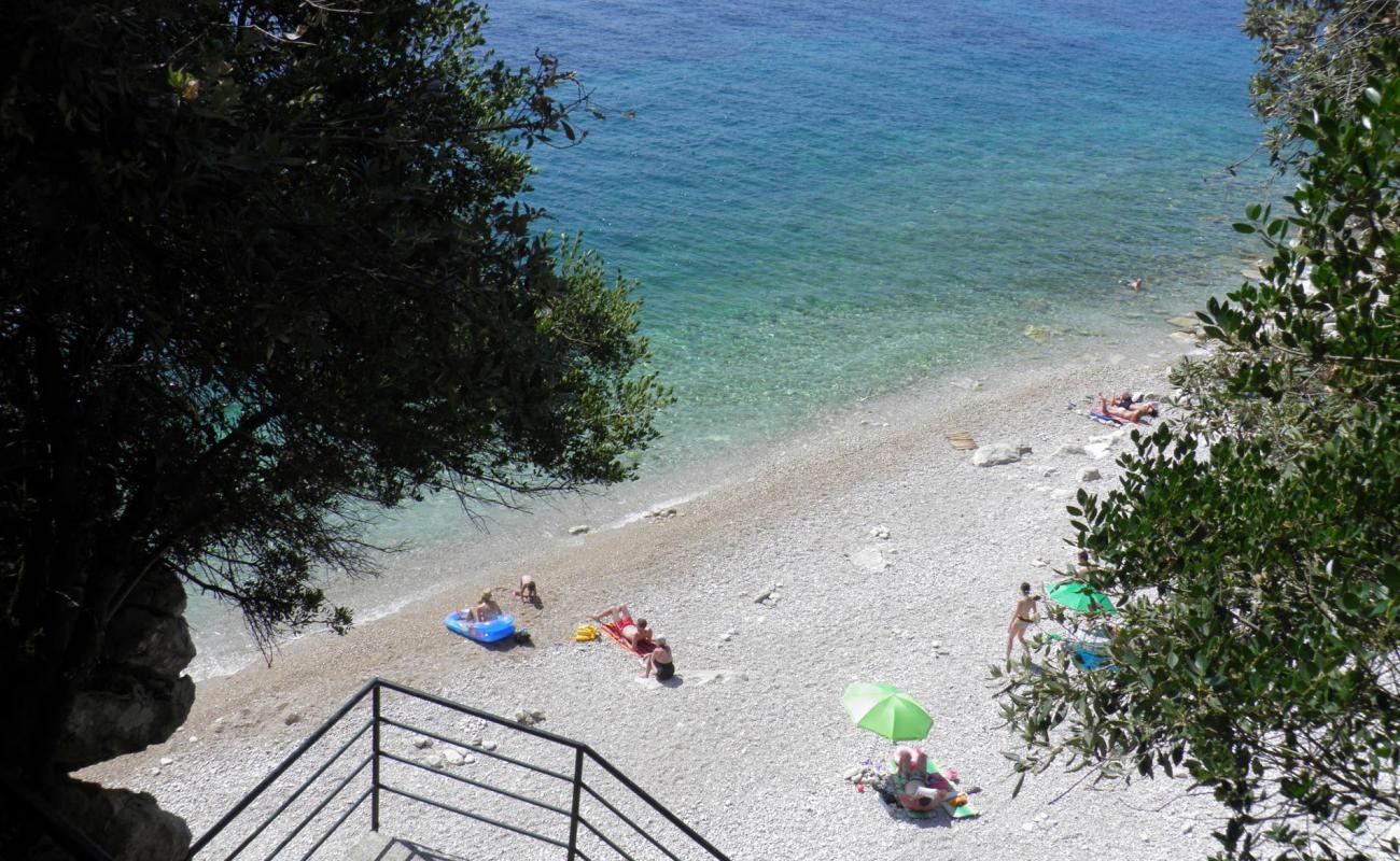 Potok beach'in fotoğrafı bej kum ve kayalar yüzey ile