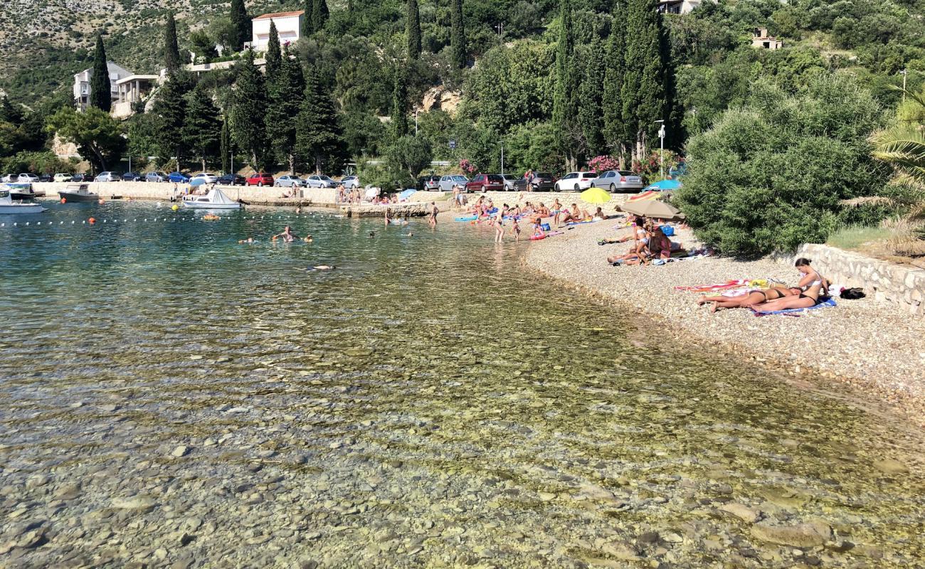 Kamp Bunica'in fotoğrafı hafif çakıl yüzey ile