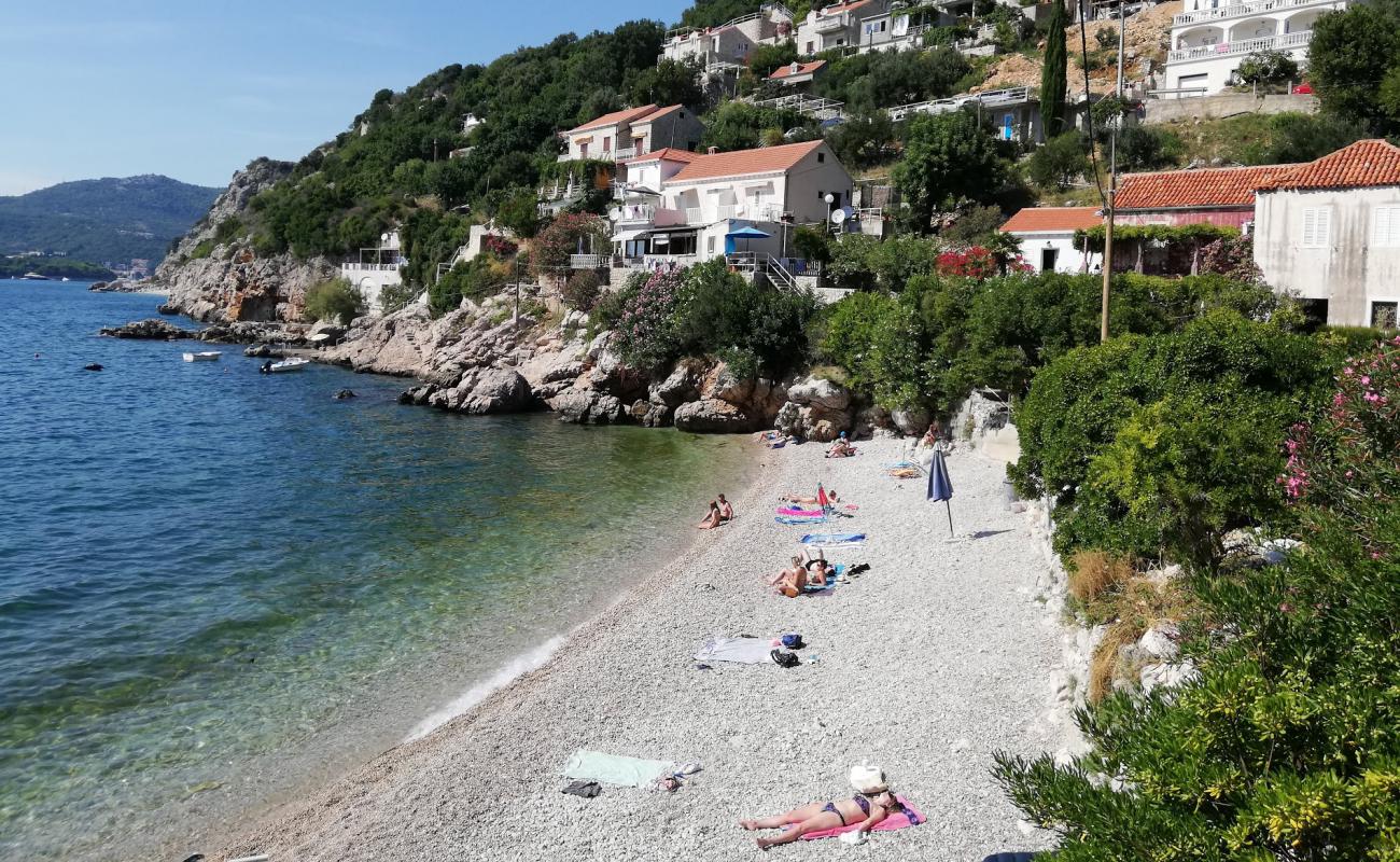 Vrbica beach'in fotoğrafı hafif çakıl yüzey ile