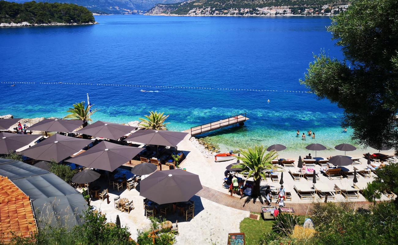 Cava beach'in fotoğrafı hafif ince çakıl taş yüzey ile