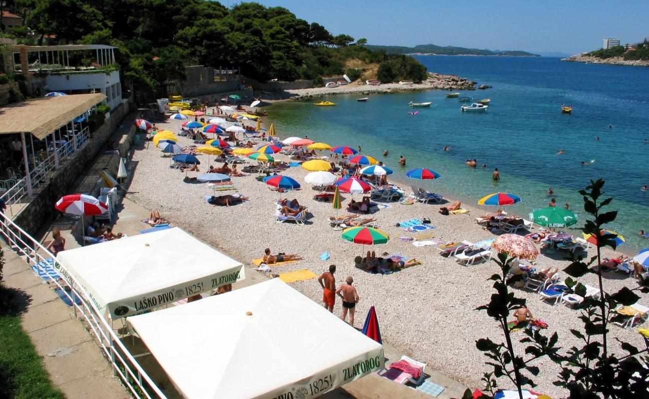 Vis beach'in fotoğrafı hafif çakıl yüzey ile