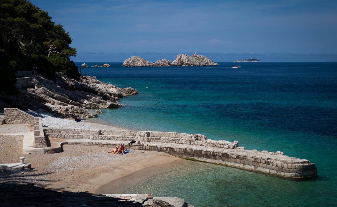 Vila beach'in fotoğrafı hafif çakıl yüzey ile