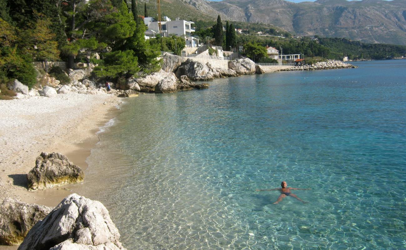 Mlini beach'in fotoğrafı hafif çakıl yüzey ile