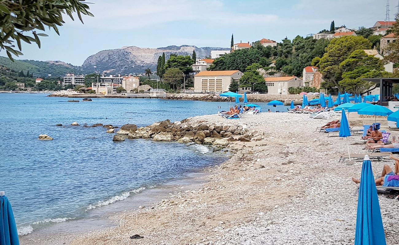 Astarea beach'in fotoğrafı bej çakıl yüzey ile