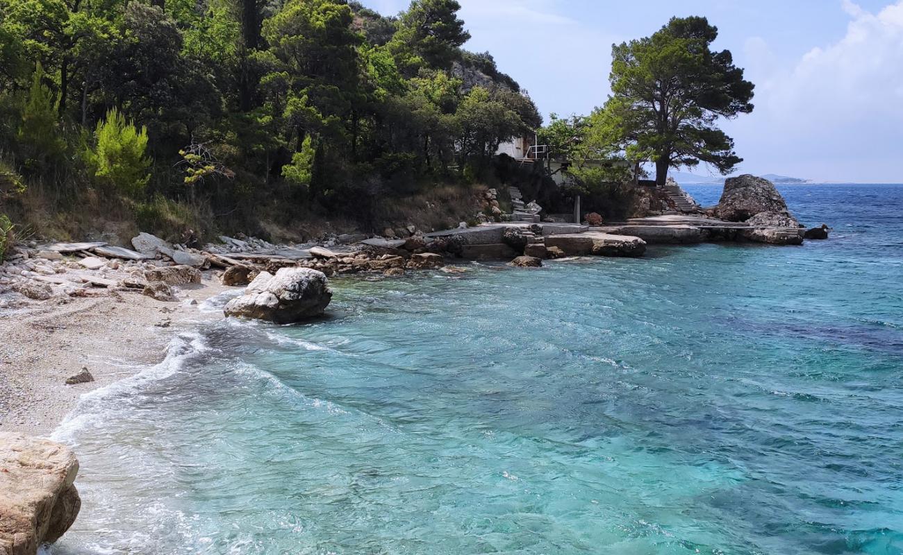 Siba beach'in fotoğrafı bej kum ve çakıl yüzey ile