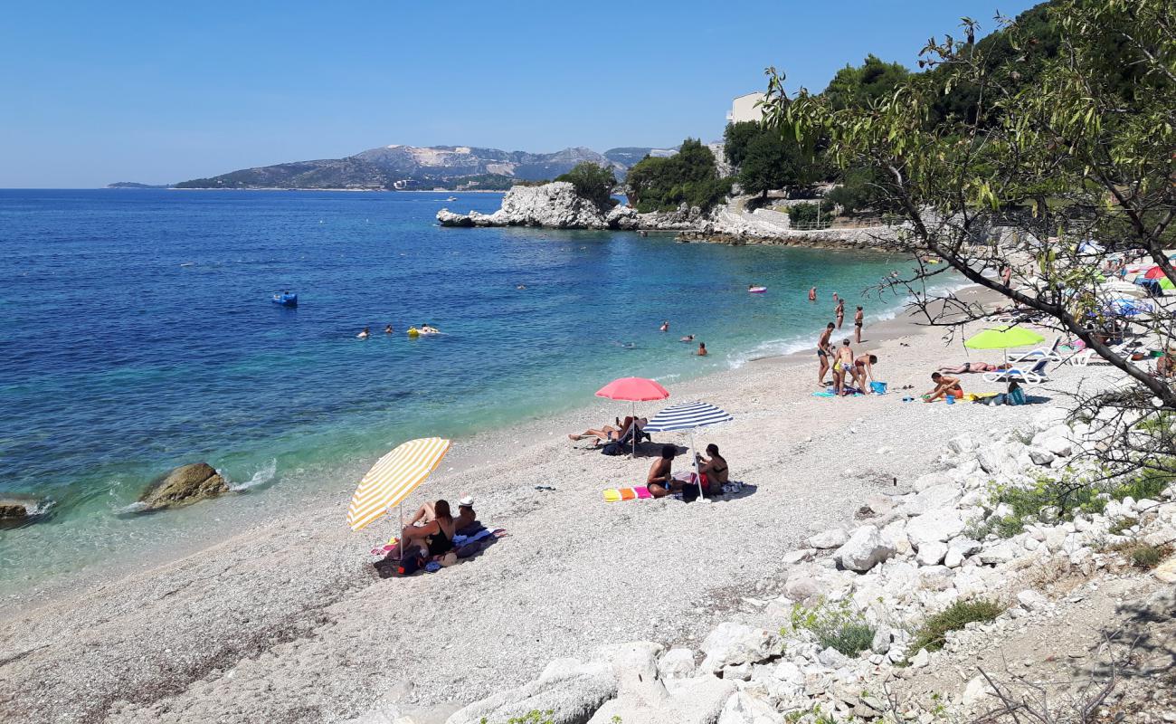 Pod Maslovo beach'in fotoğrafı bej çakıl yüzey ile