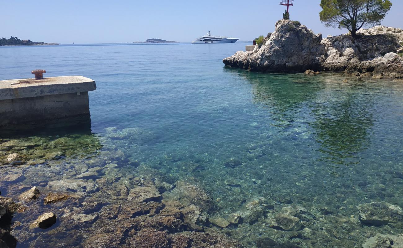 Ponta beach'in fotoğrafı gri çakıl taşı yüzey ile