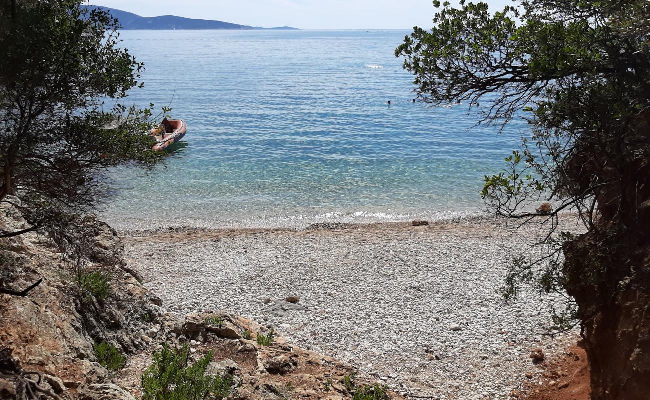 Pod Sadic beach'in fotoğrafı hafif çakıl yüzey ile