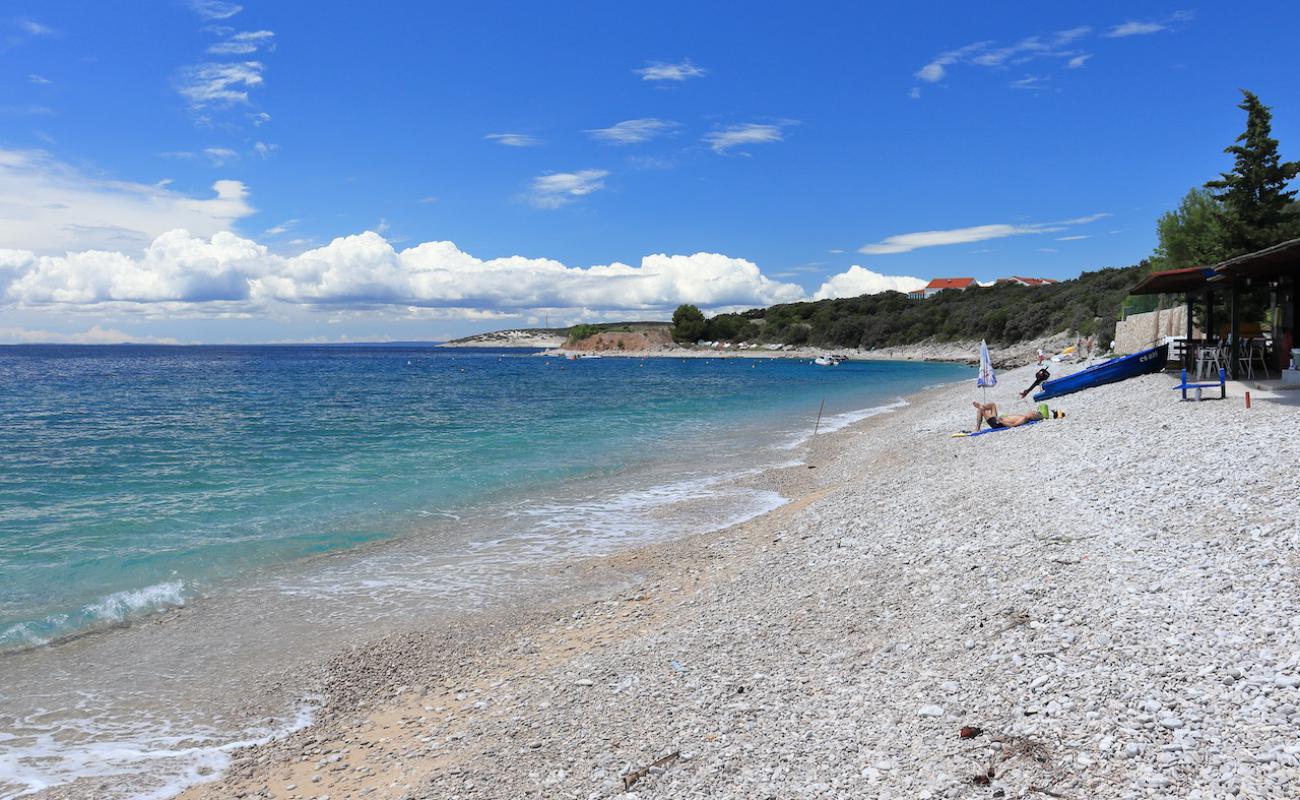 Miholascica beach'in fotoğrafı hafif çakıl yüzey ile