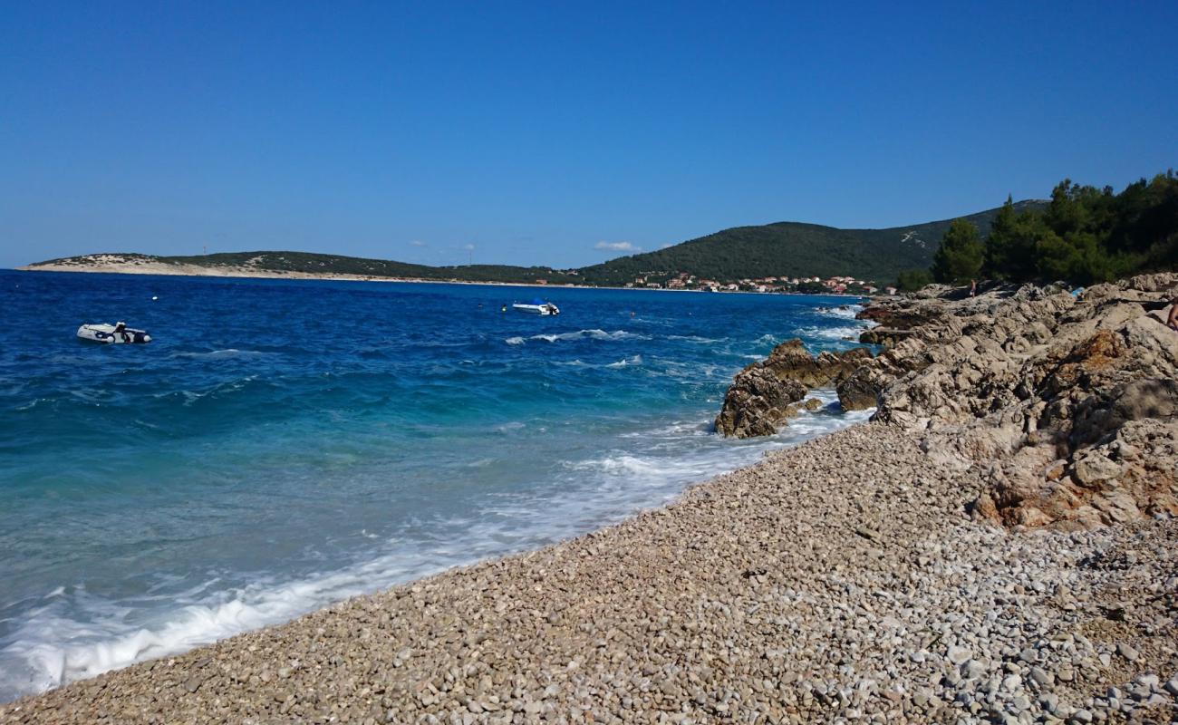 Gira beach'in fotoğrafı bej çakıl yüzey ile