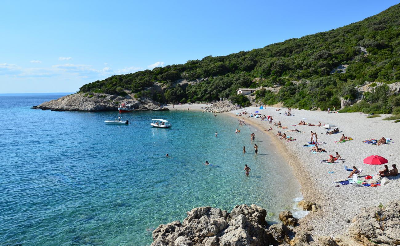 Sveti Ivan beach'in fotoğrafı hafif ince çakıl taş yüzey ile