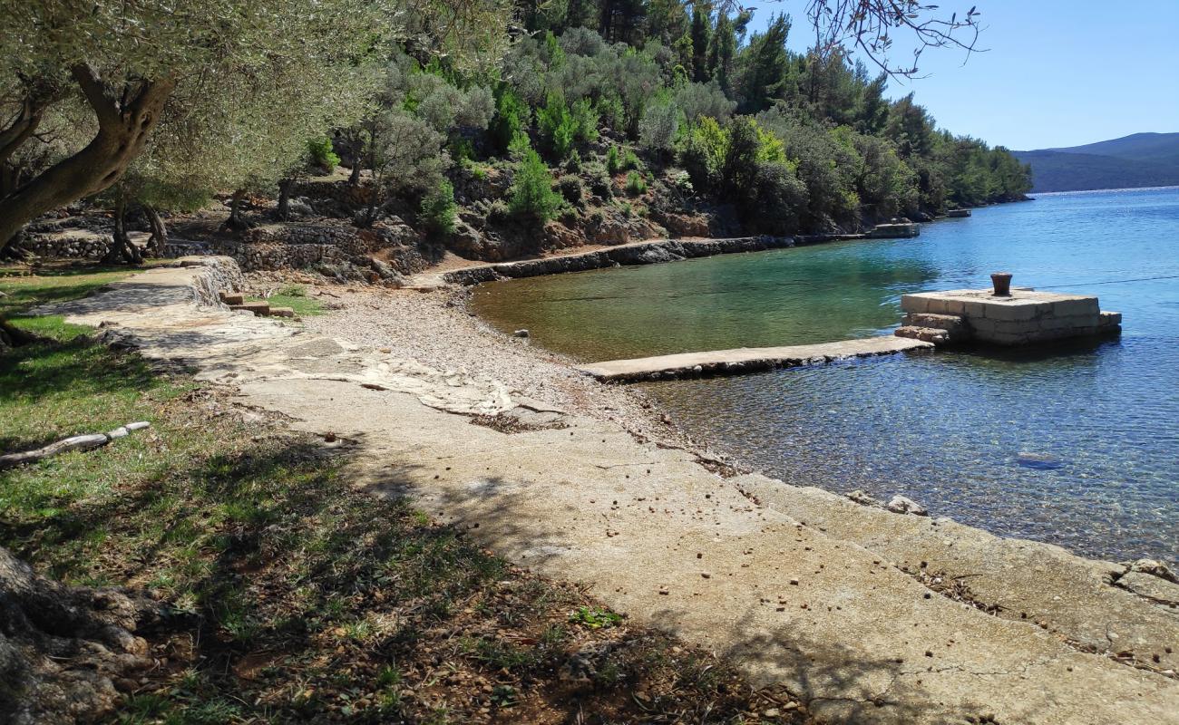 Nava beach'in fotoğrafı hafif ince çakıl taş yüzey ile