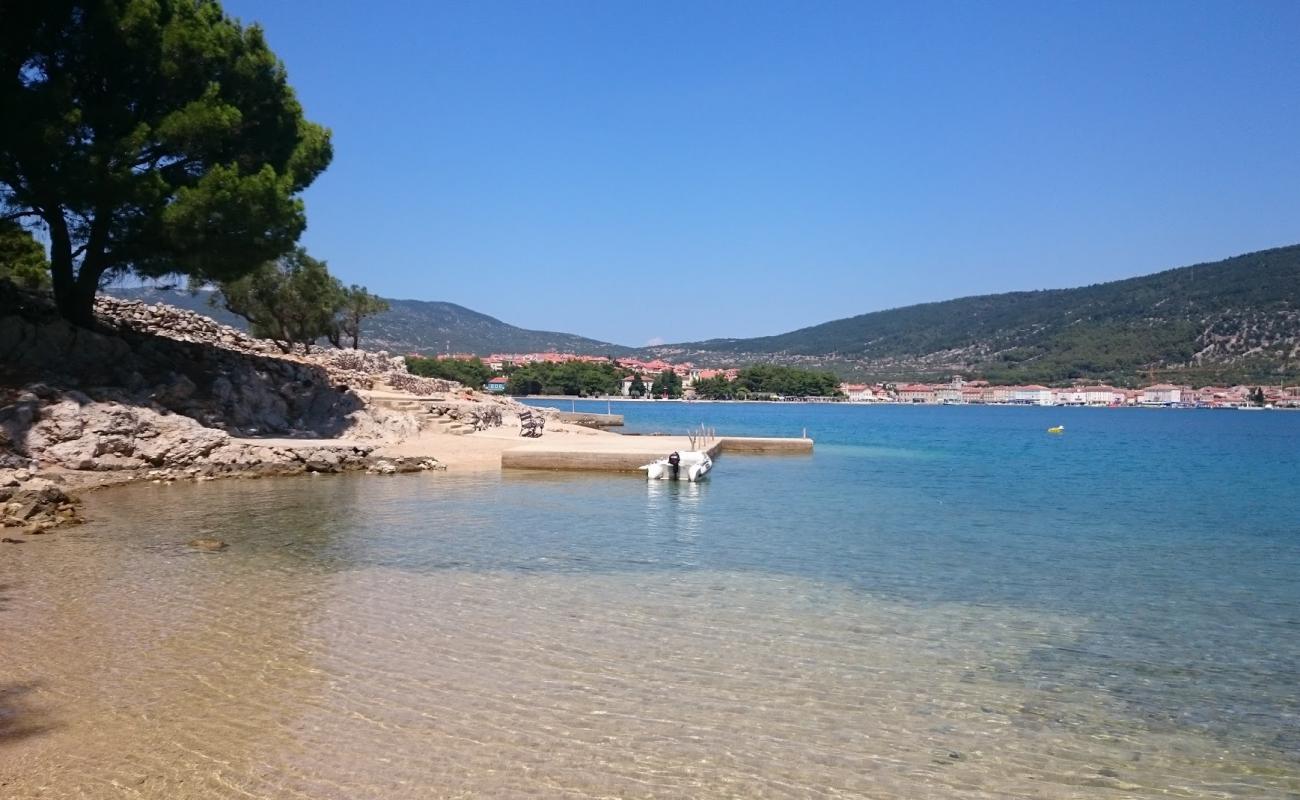 Drazica beach'in fotoğrafı beton kapak yüzey ile