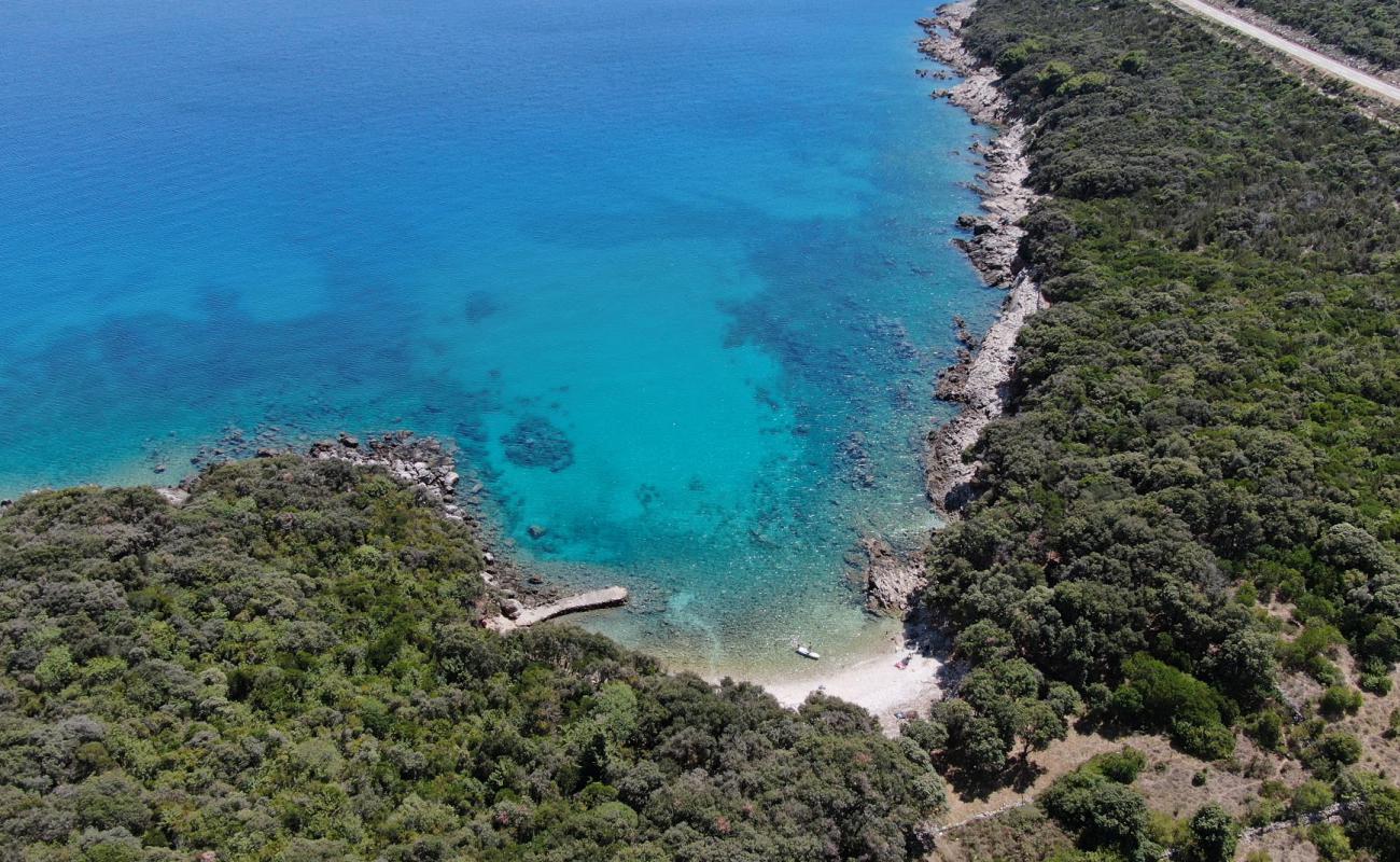 Plaza Faldomak'in fotoğrafı beyaz çakıl taş yüzey ile