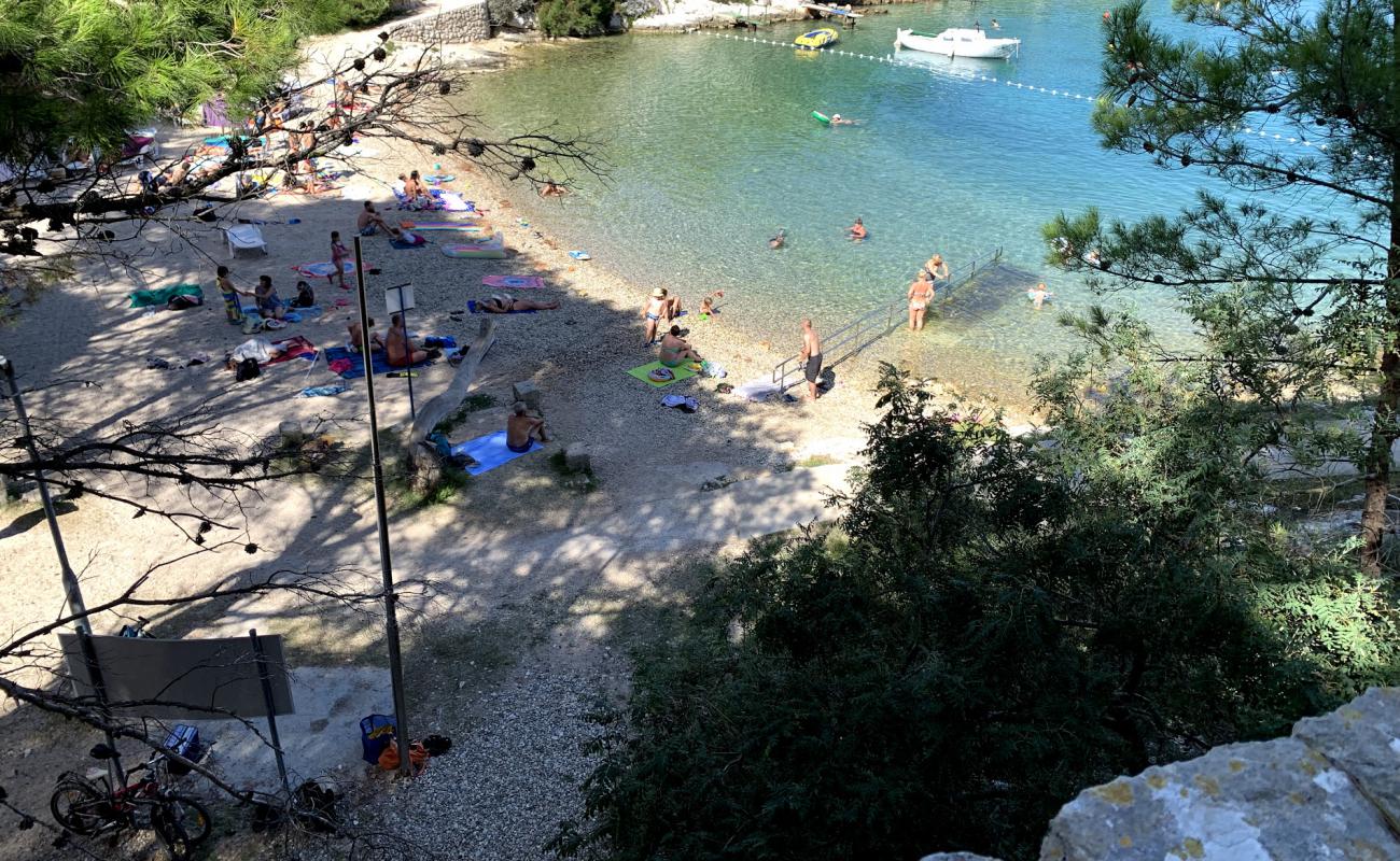 Valdarke beach'in fotoğrafı bej çakıl yüzey ile