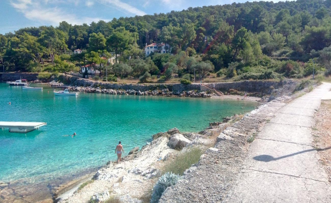 Plaza Vale Skura'in fotoğrafı kayalık arazi yüzey ile