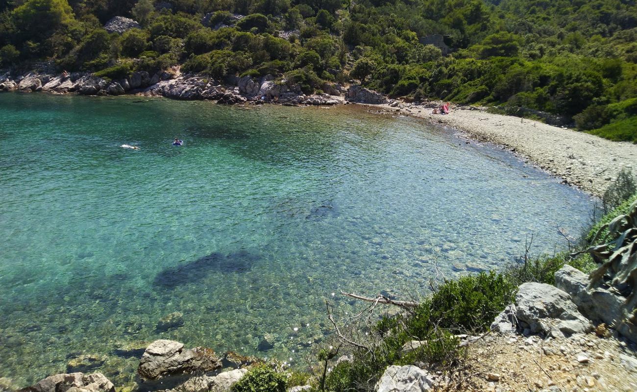 Kriska Obol'in fotoğrafı bej çakıl yüzey ile