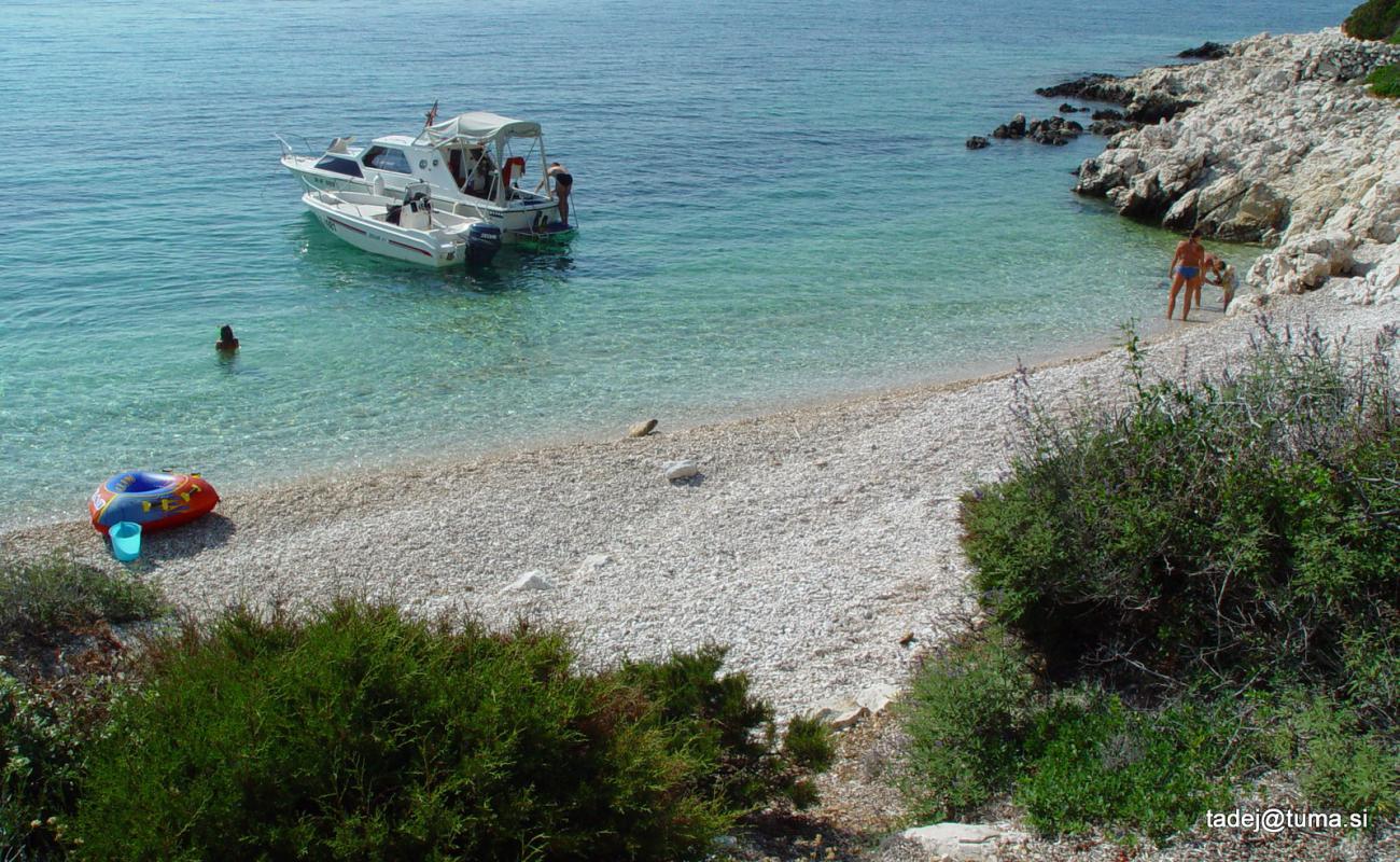 Zal beach'in fotoğrafı beyaz çakıl taş yüzey ile