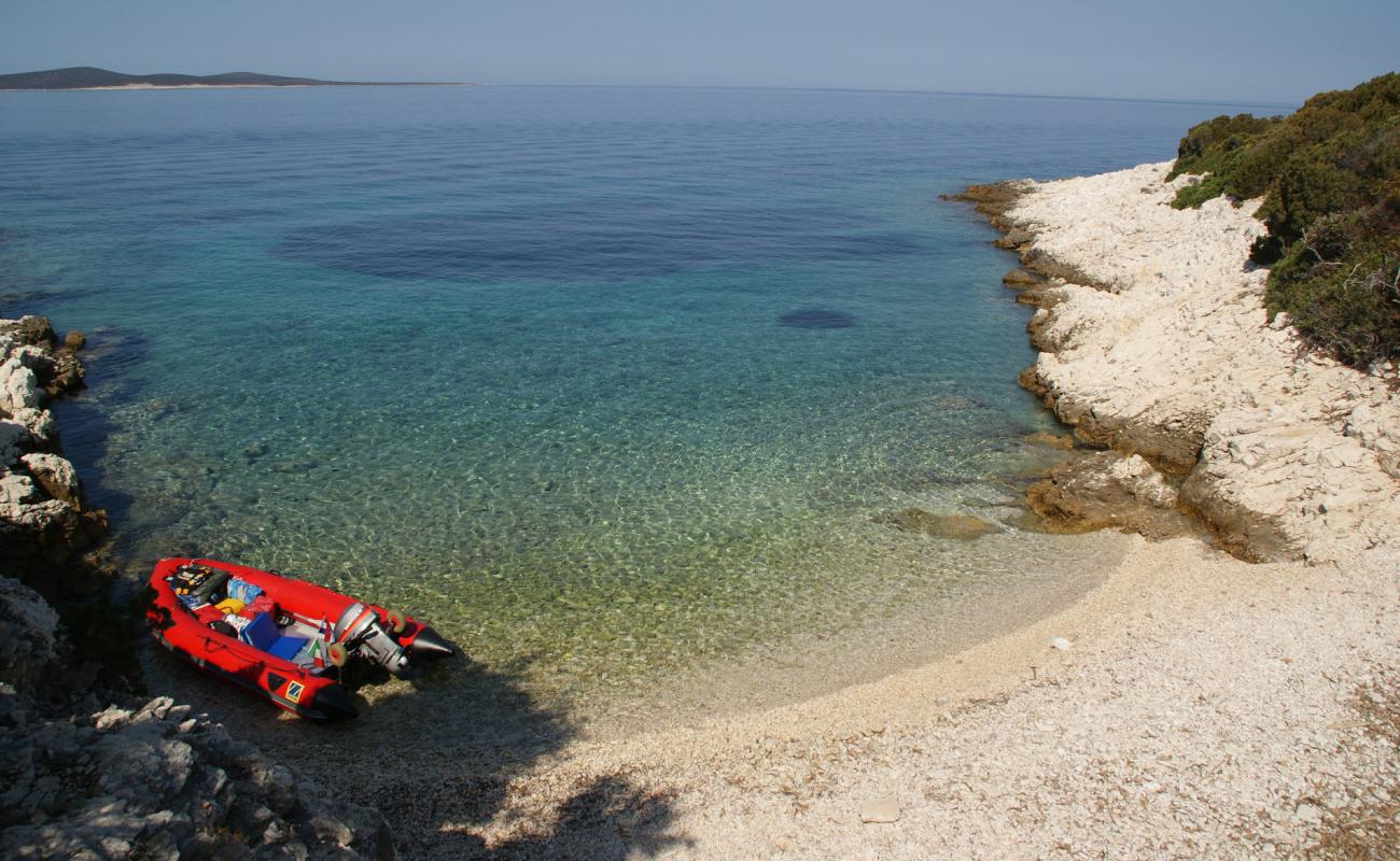 Zal beach II'in fotoğrafı beyaz çakıl taş yüzey ile