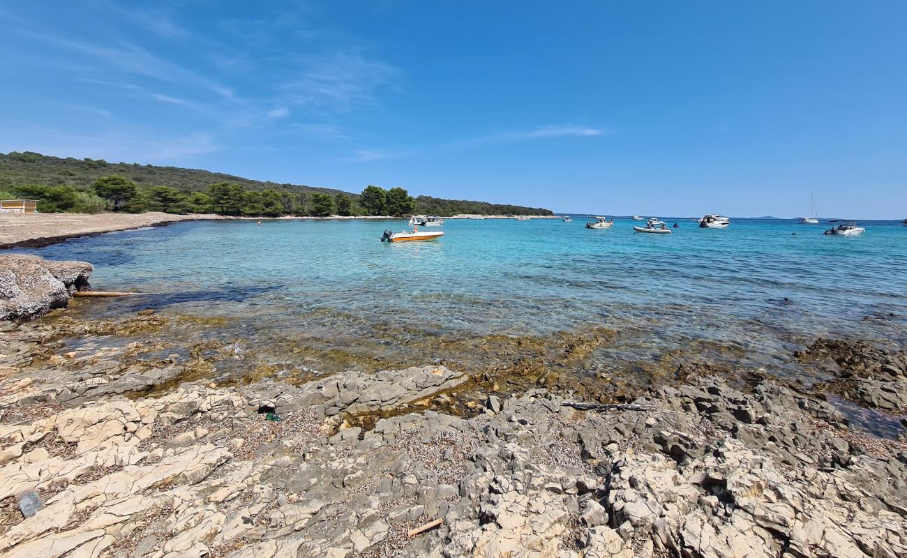 Przine beach'in fotoğrafı i̇nce bej kum yüzey ile
